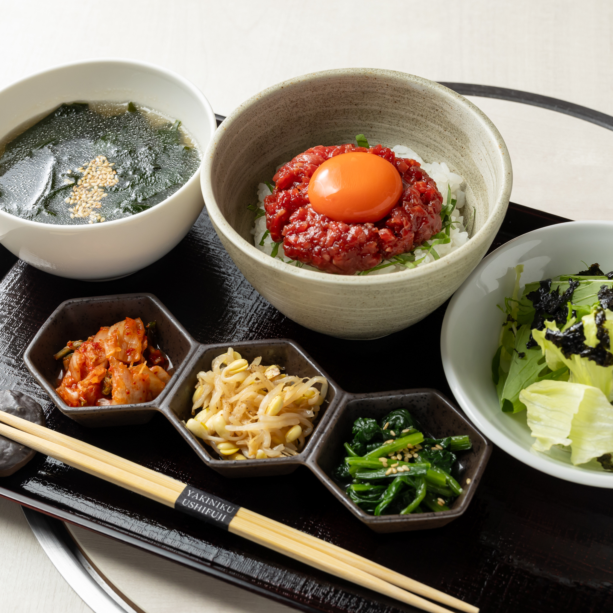 ユッケ丼ランチ